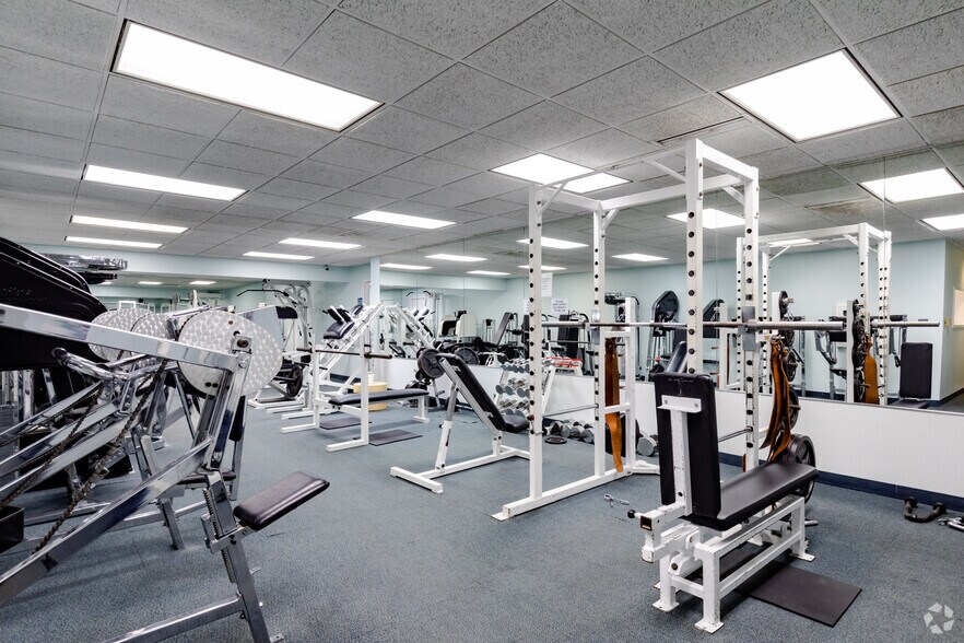 More Photos Of 2700 S River Rd, Des Plaines Office For Lease