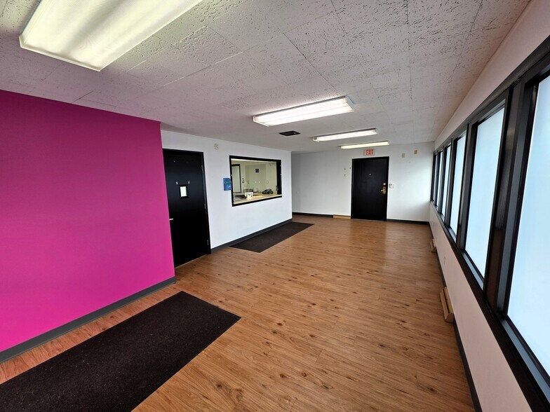 More Photos Of 3021 N Oakland Ave, Decatur Medical For Sale