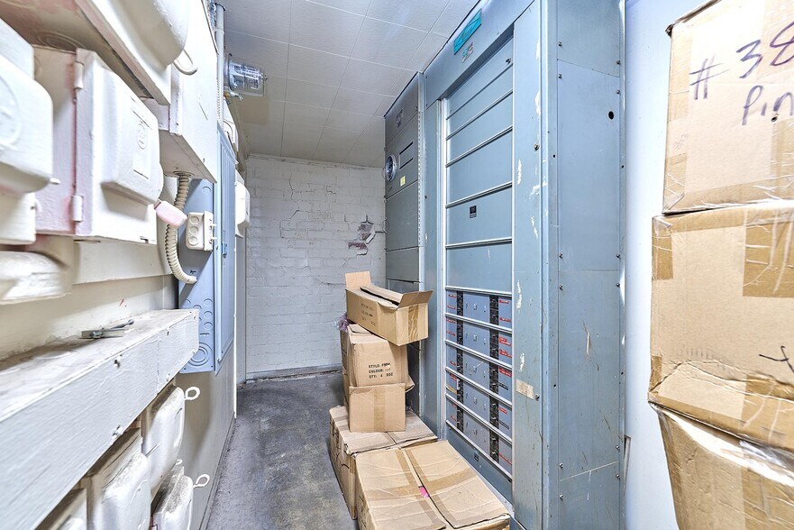 More Photos Of 2302 E 38th St, Vernon Manufacturing For Sale