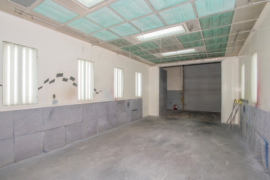 More Photos Of 982 E Hartshorn Ln, Holder Auto Repair For Sale