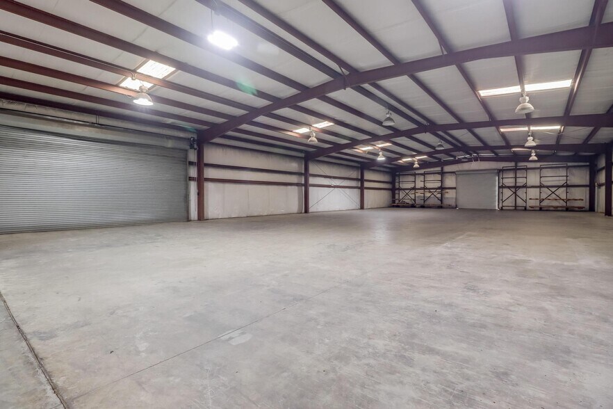 More Photos Of 21051 Coastal Pky, Gulfport Industrial For Sale
