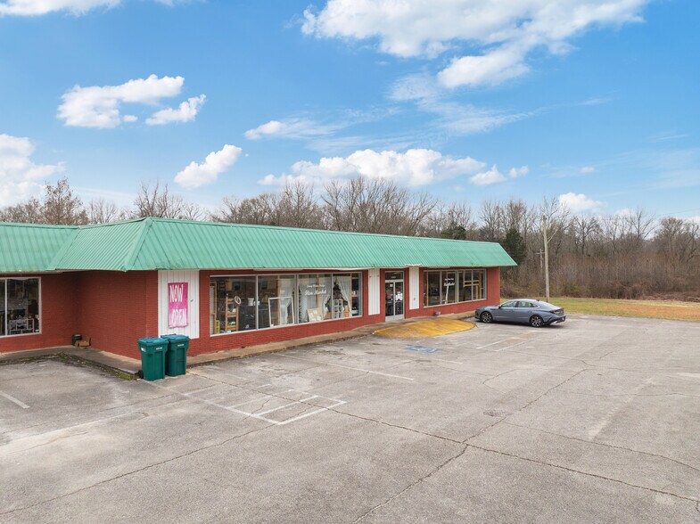 More Photos Of 20310 Main St E, Huntingdon Storefront For Sale