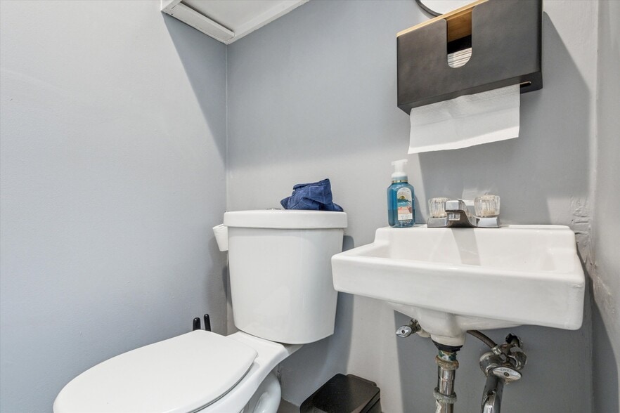 More Photos Of 97 Wood St, Bristol Office For Sale