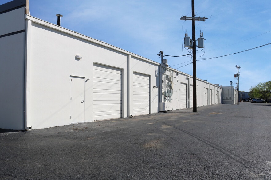 More Photos Of 8001 Mainland Dr, San Antonio Manufacturing For Lease