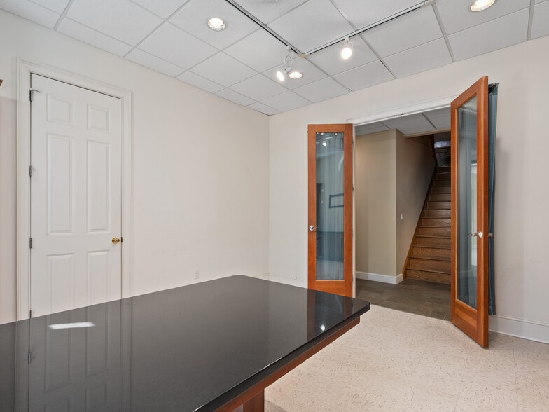 More Photos Of 1482 Russ Ave, Waynesville Office For Lease