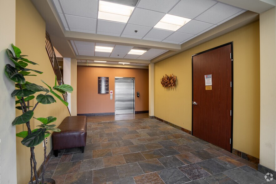 More Photos Of 902 Sycamore Ave, Vista Medical For Lease