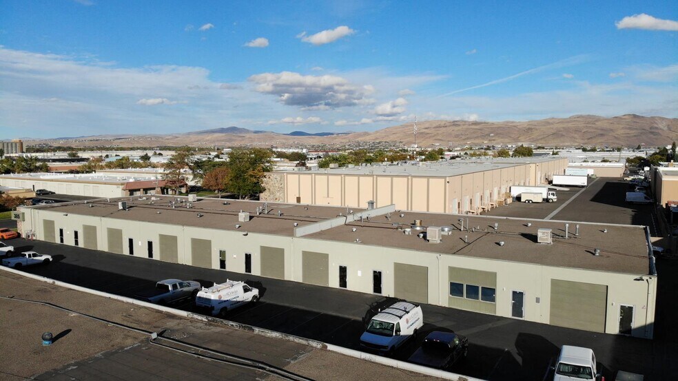 More Photos Of 395 Freeport Blvd, Sparks Showroom For Lease