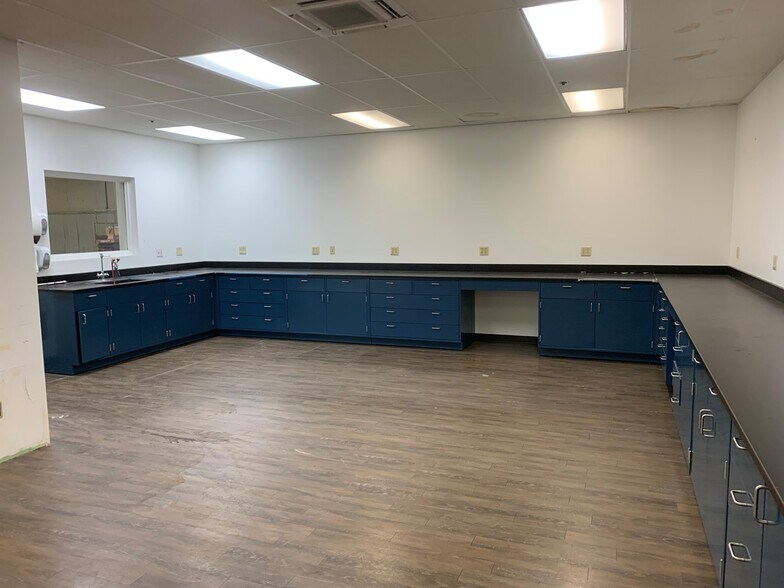 More Photos Of 400 Shotwell Dr, Franklin Warehouse For Lease