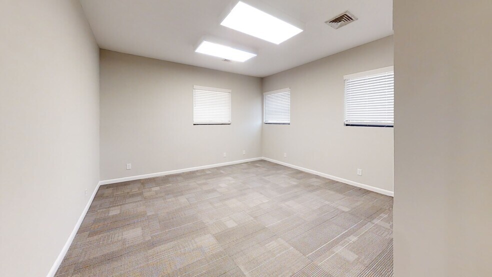 More Photos Of 2920 Edgewood Cir, Columbus Office For Lease