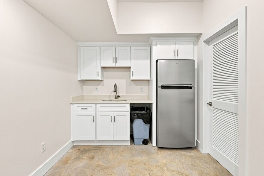 More Photos Of 112 Buckroe Ave, Hampton Storefront Retail Residential For Sale