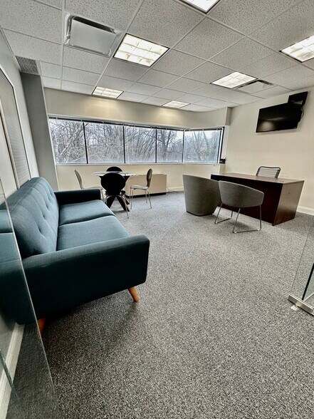 More Photos Of 67 Holly Hill Ln, Greenwich Office For Sale