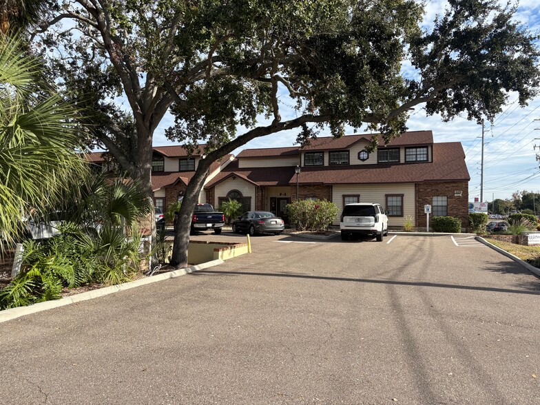 More Photos Of 6105 Memorial Hwy, Tampa Office For Lease