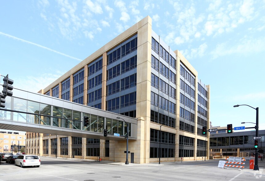 More Photos Of 1100 Locust St, Des Moines Office For Lease