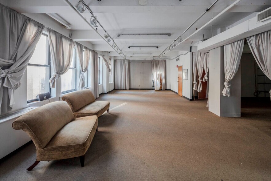 More Photos Of 32 W 39th St, New York Loft Creative Space For Sale