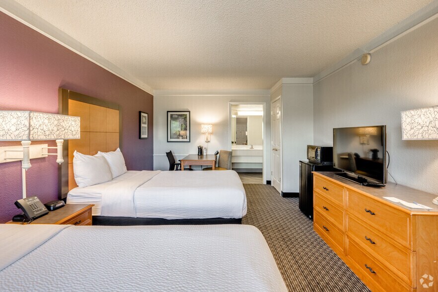 More Photos Of 8701 Turnpike Dr, Westminster Hotel For Sale