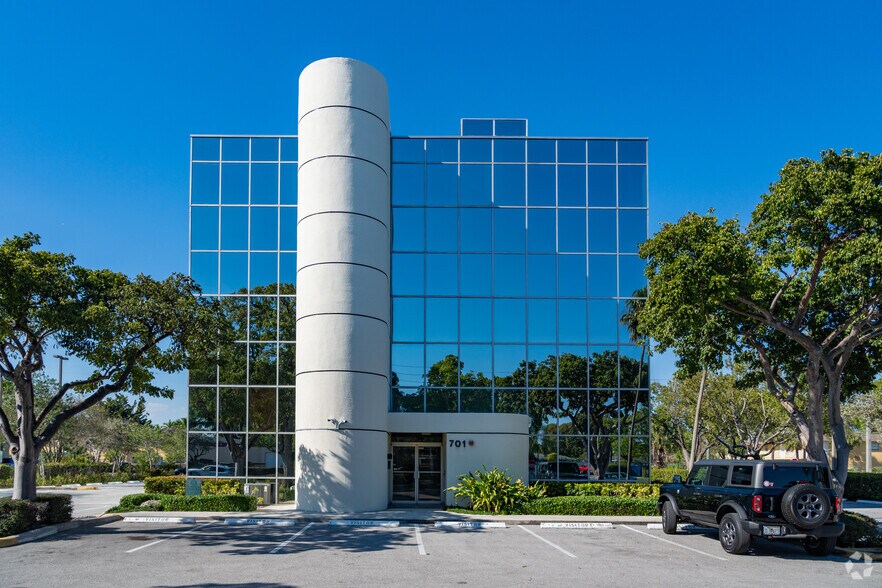 More Photos Of 701 E Commercial Blvd, Oakland Park Medical For Sale