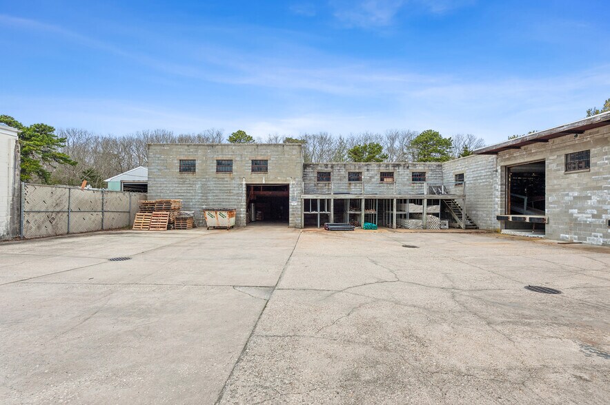 More Photos Of 348 Montauk Hwy, Wainscott Industrial For Sale