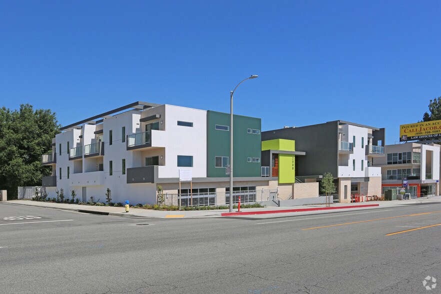 Primary Photo Of 2000 Lake Ave, Altadena Apartments For Lease