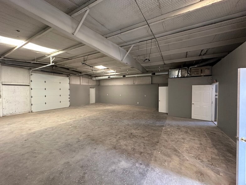 More Photos Of 5021 Gordon Smith Dr, Rowlett Warehouse For Sale