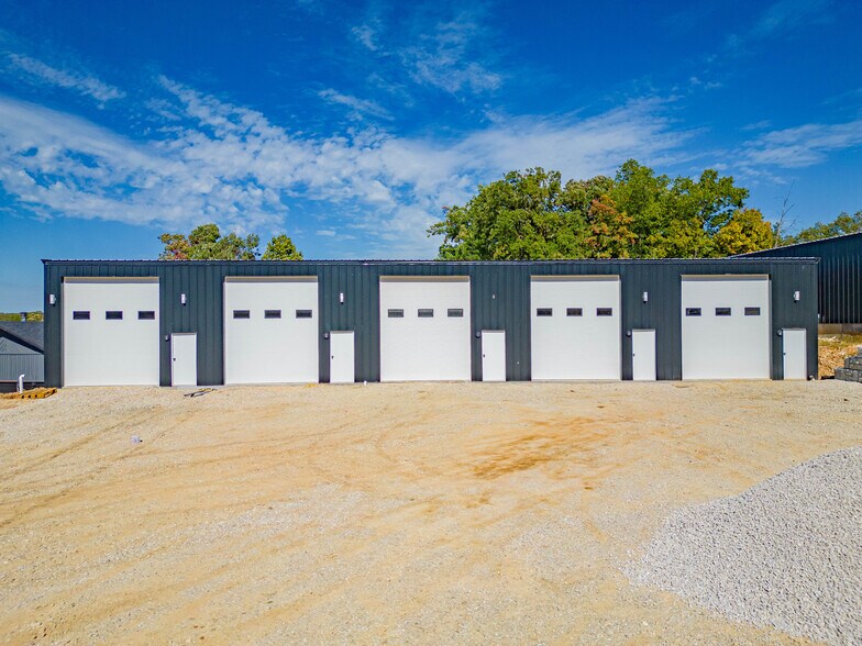 More Photos Of 100 Man Cave, Sunrise Beach Self Storage For Sale
