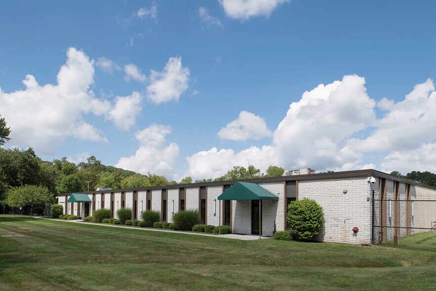 More Photos Of 55 Old Ridgebury Rd, Danbury Research And Development For Lease