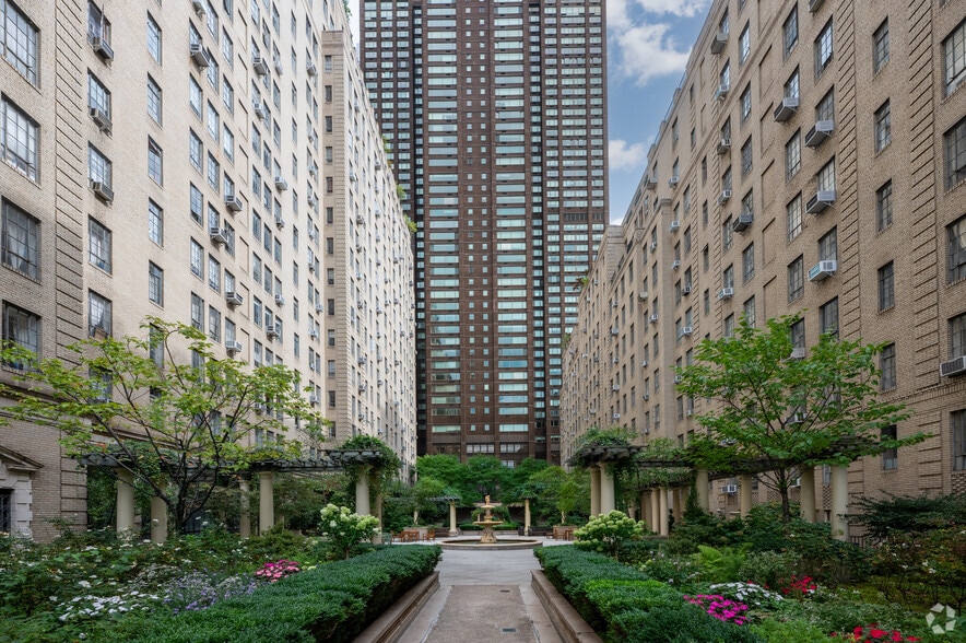 More Photos Of 353 W 56th St, New York Apartments For Sale
