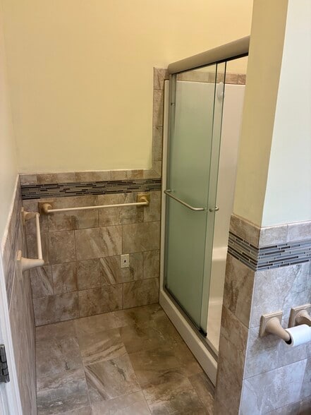 More Photos Of 1011 Hoosick Rd, Troy Storefront Retail Residential For Sale