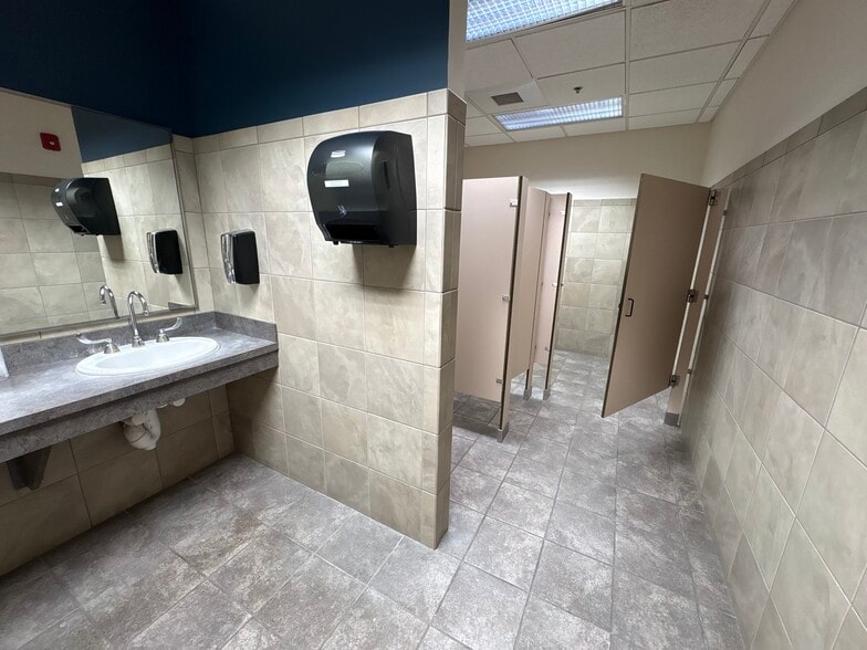 More Photos Of 3589 Sagamore Pky, Lafayette Office For Lease