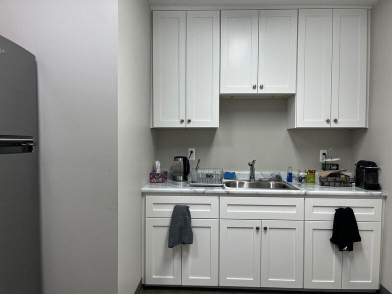 More Photos Of 1221 Byron Rd, Howell Medical For Lease