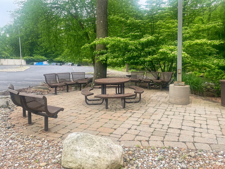 More Photos Of 1000 Wyckoff Ave, Mahwah Coworking Space