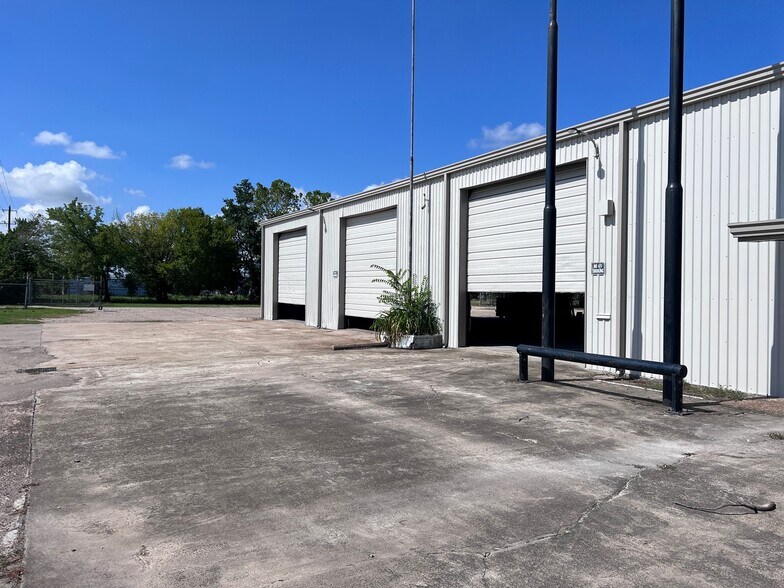 More Photos Of 5401 Spencer Hwy, Pasadena Warehouse For Sale