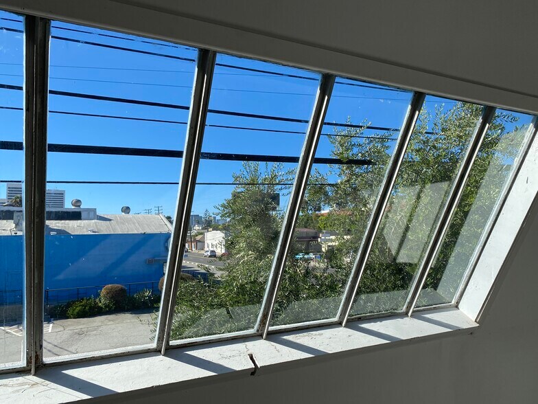 More Photos Of 2100-2106 Pontius Ave, Los Angeles Warehouse For Lease