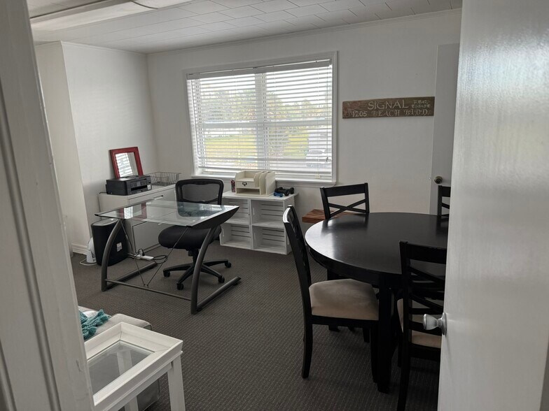 More Photos Of 235 9th Ave N, Jacksonville Beach Loft Creative Space For Lease