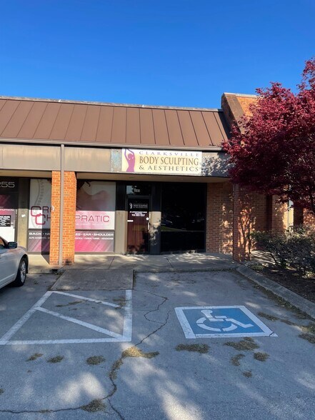 More Photos Of 201-285 Dover Rd, Clarksville Storefront For Lease