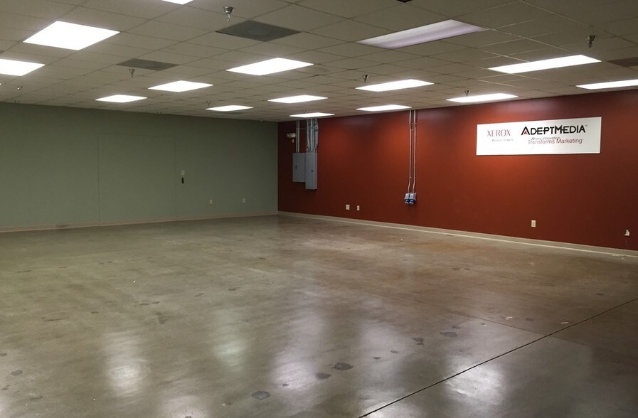 More Photos Of 895 Martin Rd, Huntsville Flex For Sale