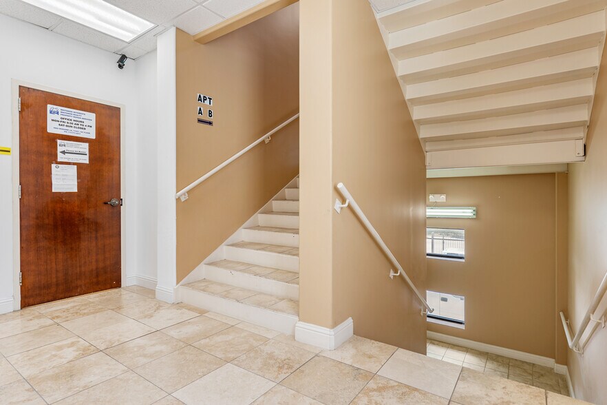 More Photos Of 5902 Winsome Ln, Houston Office Residential For Sale