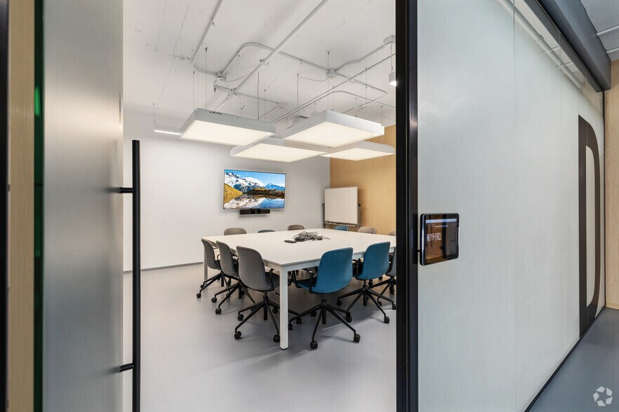 More Photos Of 1550 Crystal Dr, Arlington Office For Lease