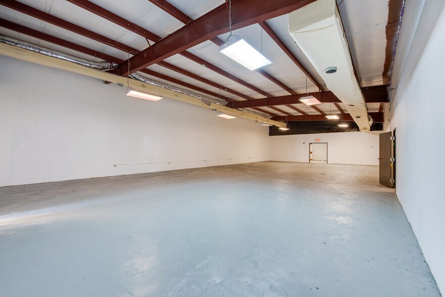 More Photos Of 955 Orange Ave, Daytona Beach Freestanding For Lease