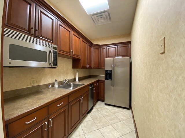 More Photos Of 616 Village Dr, Virginia Beach Office For Lease