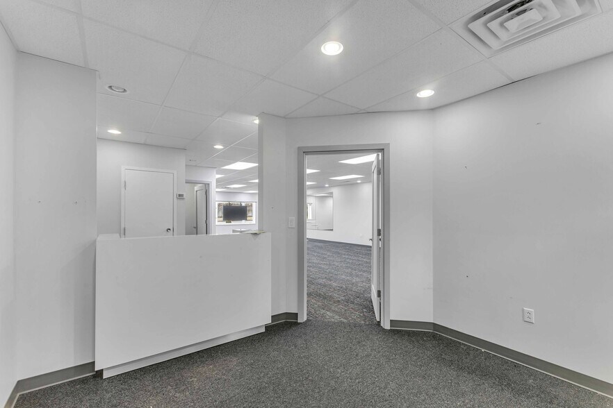 More Photos Of 7770 Brecksville Rd, Brecksville Office For Lease