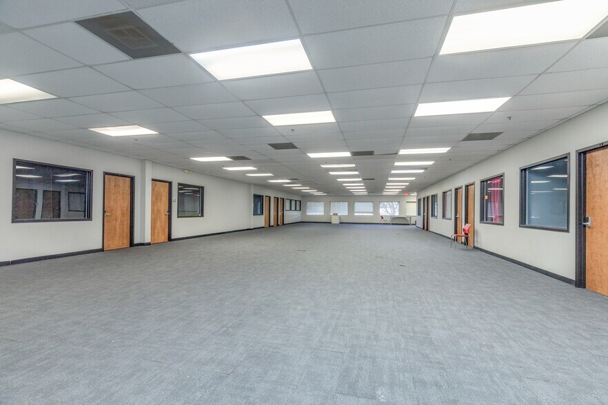 More Photos Of 2001-2085 Walton Rd, Saint Louis Flex For Sale