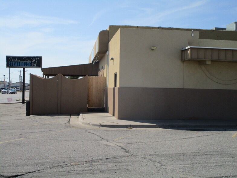 More Photos Of 1301 E Fulton St, Garden City Bar For Sale