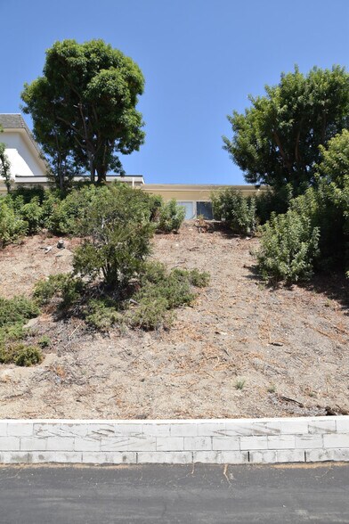 More Photos Of 5115 Douglas Fir Rd, Calabasas Warehouse For Lease