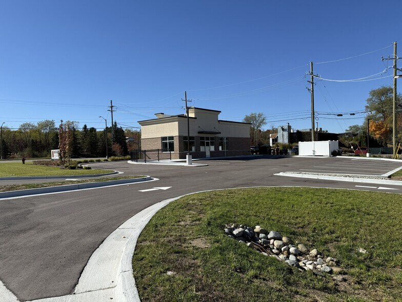 More Photos Of 7450 Dixie Hwy, Independence Township Fast Food For Sale