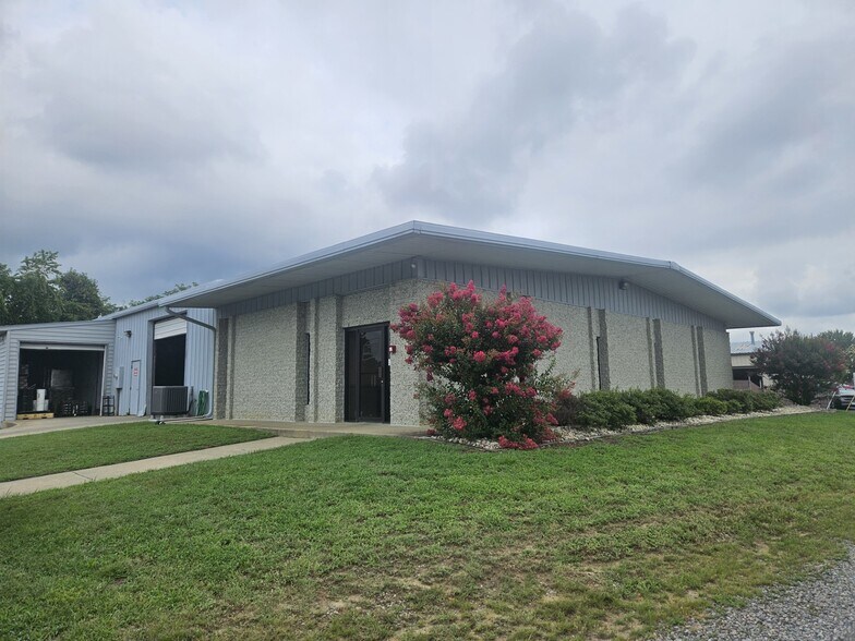 Primary Photo Of 7010 Calmar Dr, Mechanicsville Warehouse For Sale