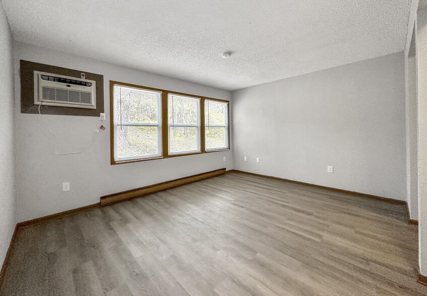 More Photos Of 2525-2535 Clarkson Ave, Des Moines Apartments For Sale