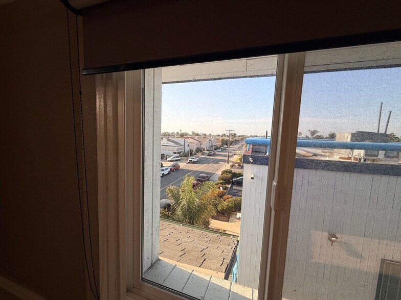 More Photos Of 4911 Warner Ave, Huntington Beach General Retail For Lease