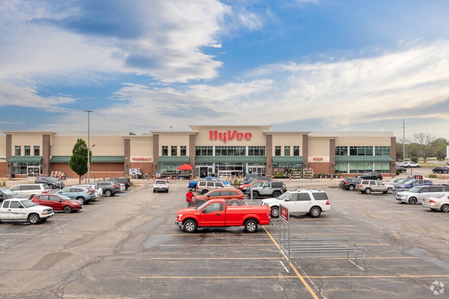 More Photos Of 4125 N Sheridan Rd, Peoria Unknown For Lease