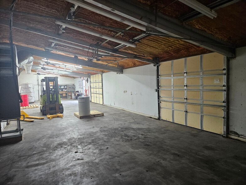 More Photos Of 4330 Cheyenne St, North Charleston Flex For Sale