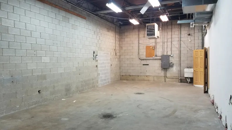 More Photos Of 4001-4007 Golf Rd, Skokie Storefront For Lease